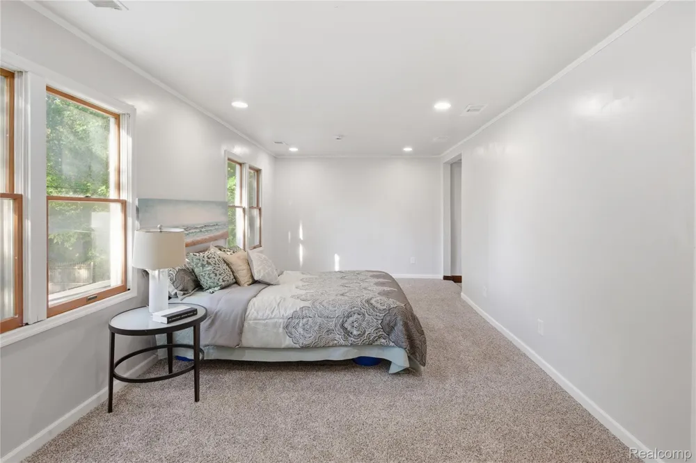 213 MAPLE STREET Ypsilanti City, MI 48198