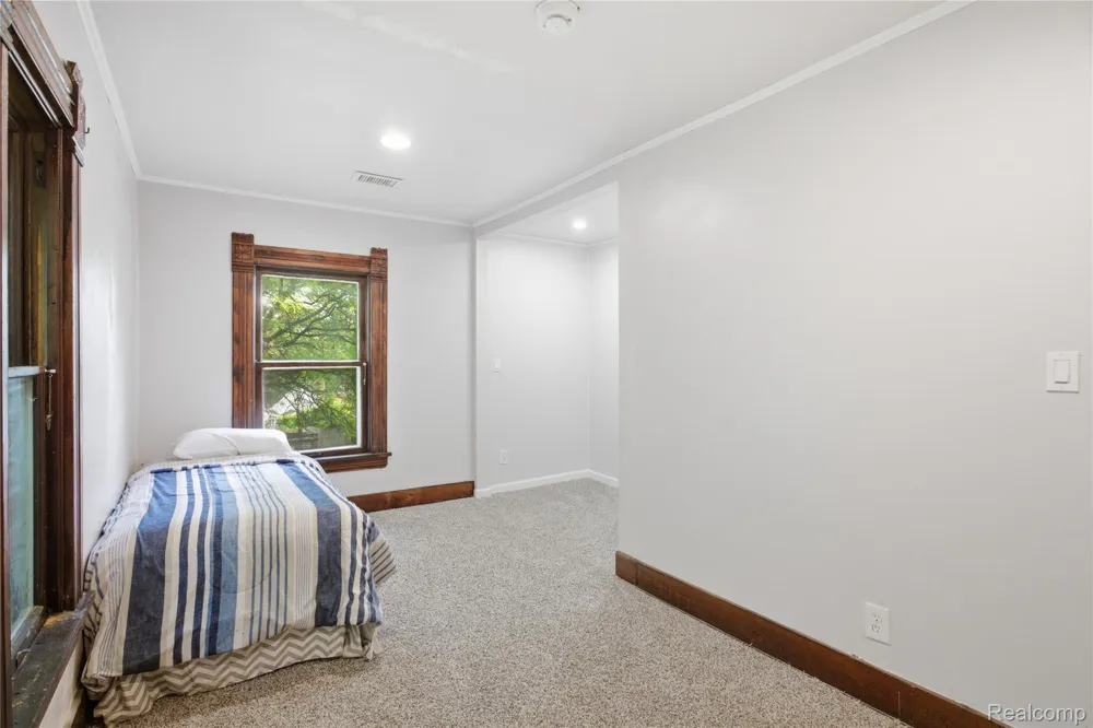 213 MAPLE STREET Ypsilanti City, MI 48198