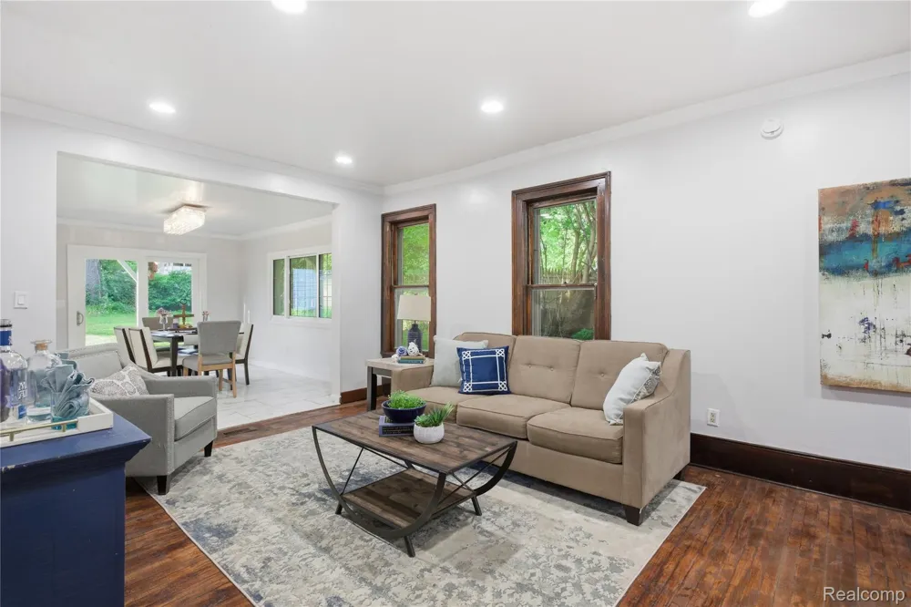 213 MAPLE STREET Ypsilanti City, MI 48198