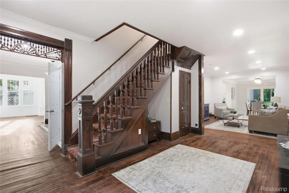 213 MAPLE STREET Ypsilanti City, MI 48198