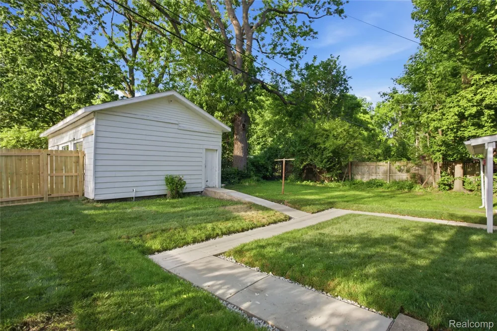 213 MAPLE STREET Ypsilanti City, MI 48198