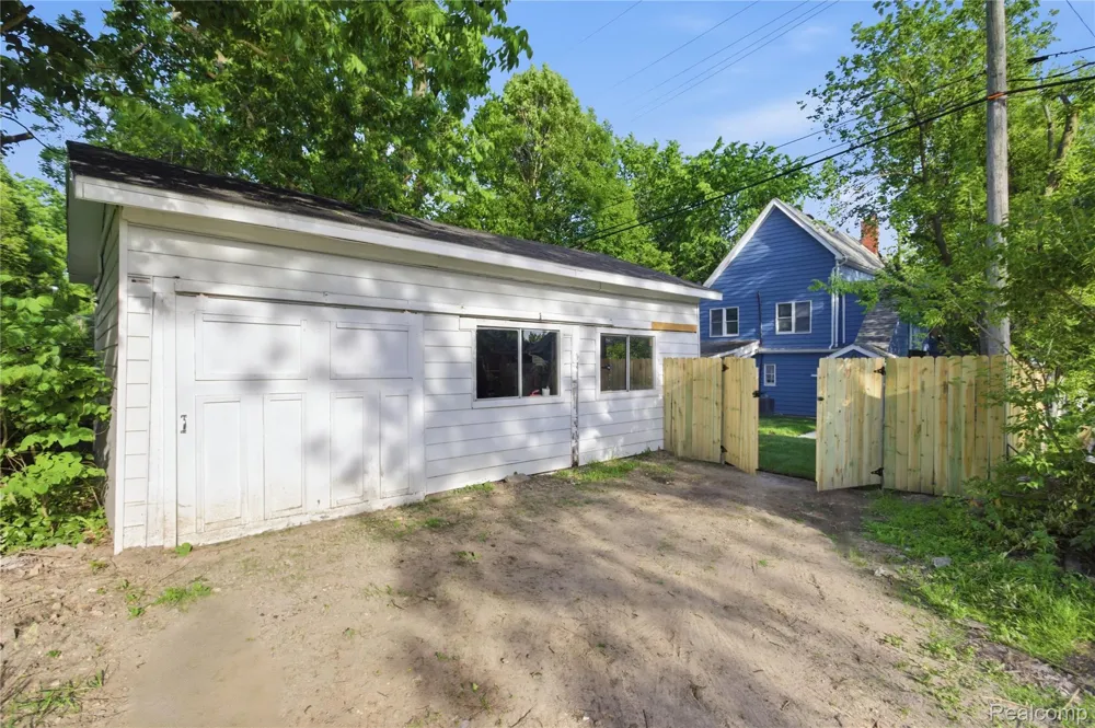 213 MAPLE STREET Ypsilanti City, MI 48198