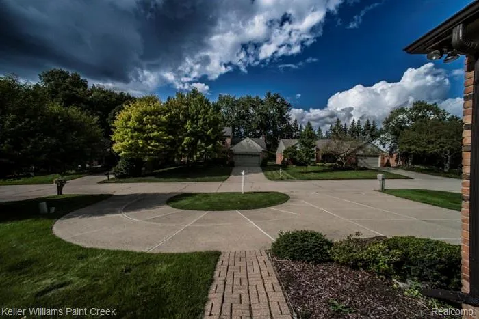 1447 Oakstone Drive Rochester Hills City, MI 48309