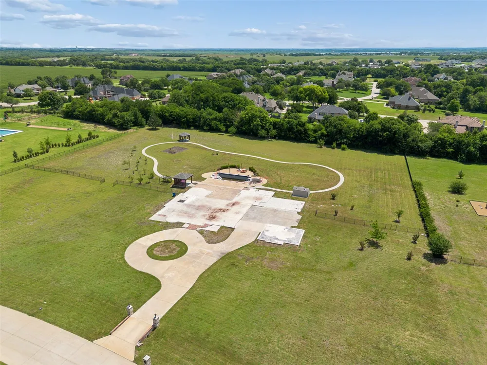 2400 Whispering Acres Lane Lucas, TX 75002