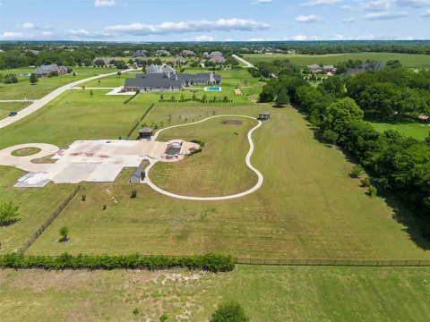 2400 Whispering Acres Lane