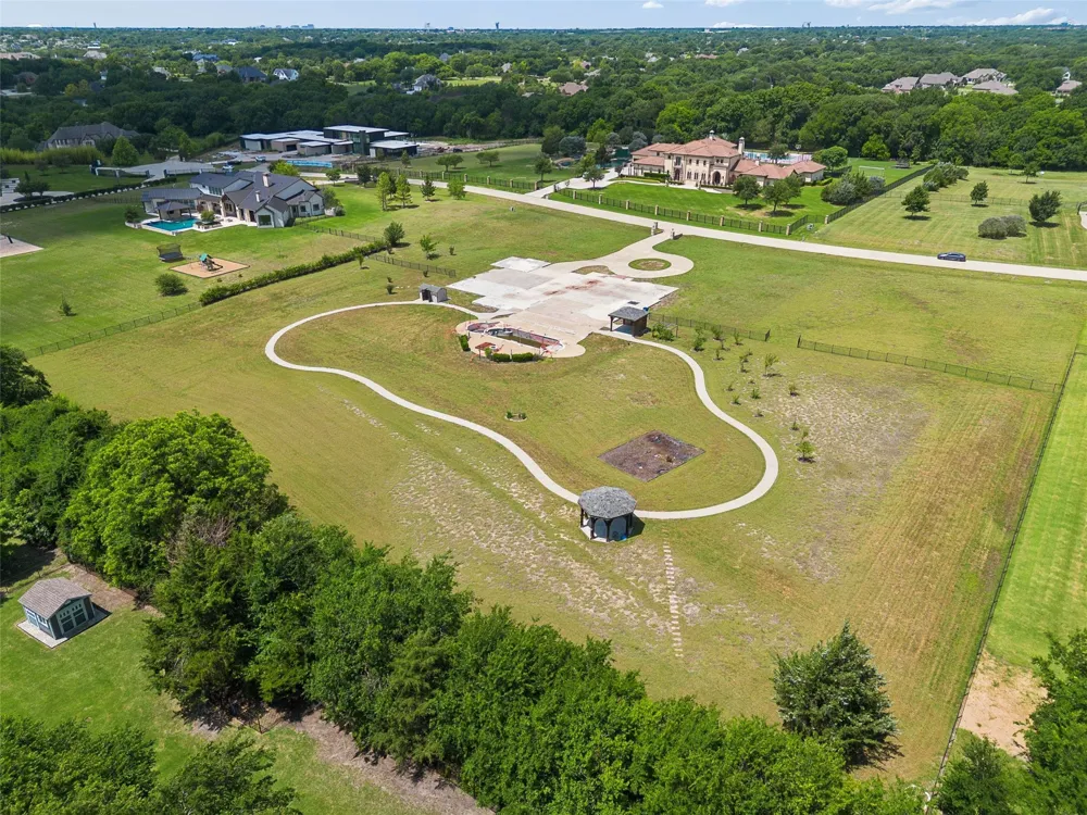 2400 Whispering Acres Lane Lucas, TX 75002