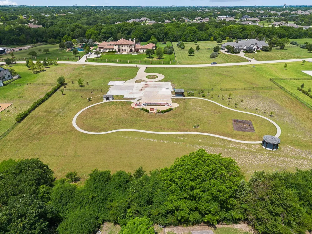 2400 Whispering Acres Lane Lucas, TX 75002