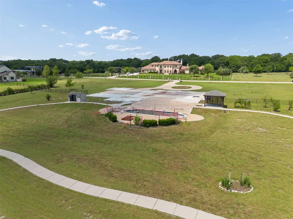 2400 Whispering Acres Lane Lucas, TX 75002