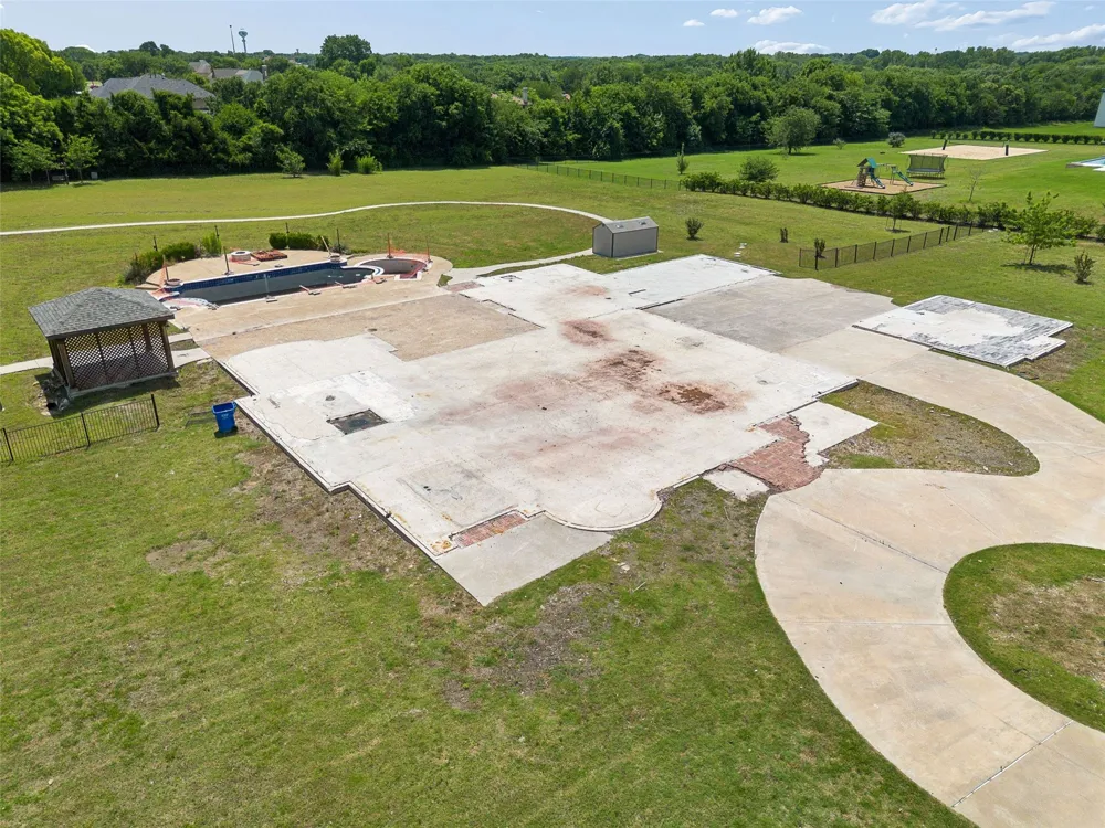 2400 Whispering Acres Lane Lucas, TX 75002