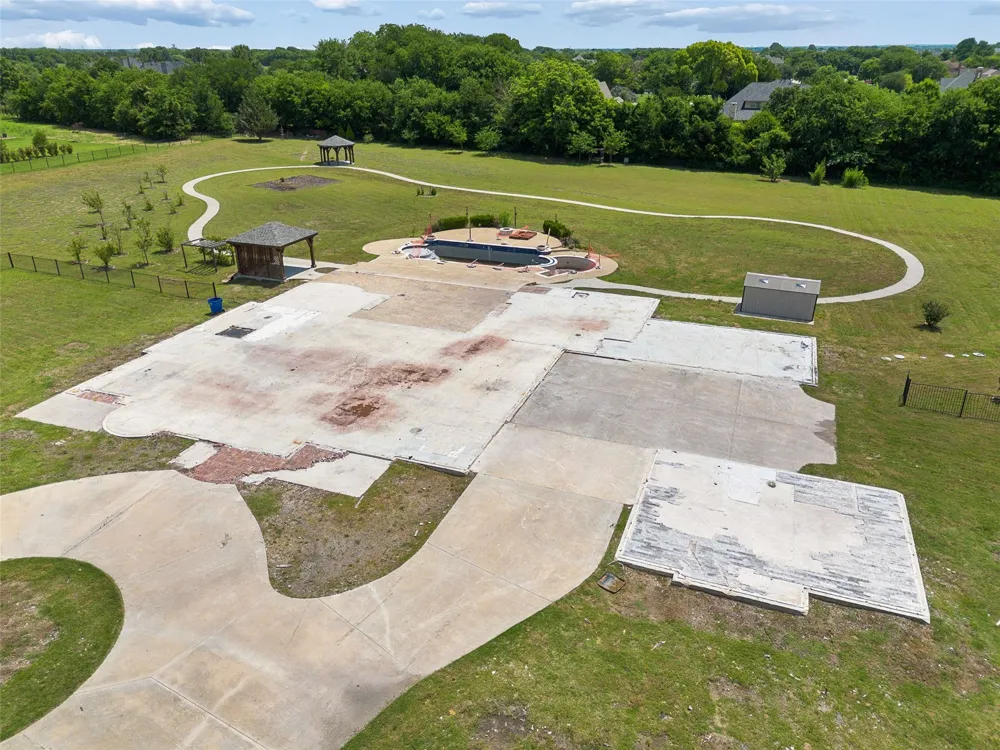 2400 Whispering Acres Lane Lucas, TX 75002