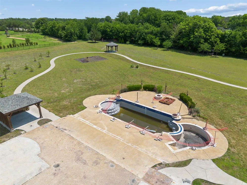 2400 Whispering Acres Lane Lucas, TX 75002