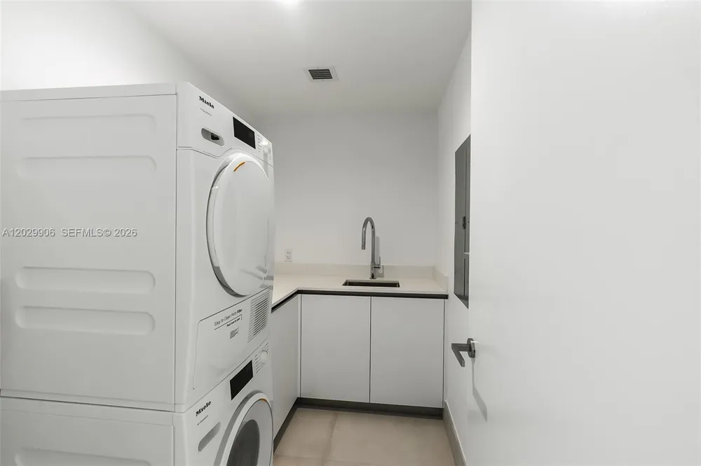 9201 E Bay Harbor Dr #603 Bay Harbor Islands, FL 33154