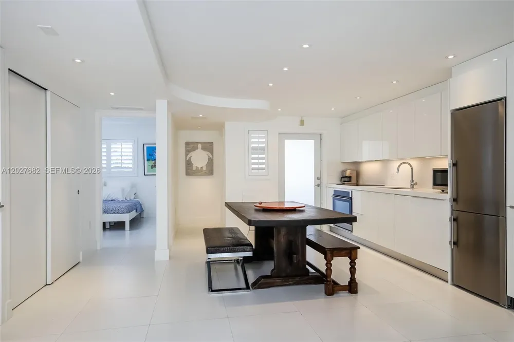 200 Galen Dr #104 Key Biscayne, FL 33149