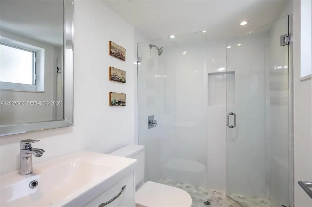 200 Galen Dr #104 Key Biscayne, FL 33149