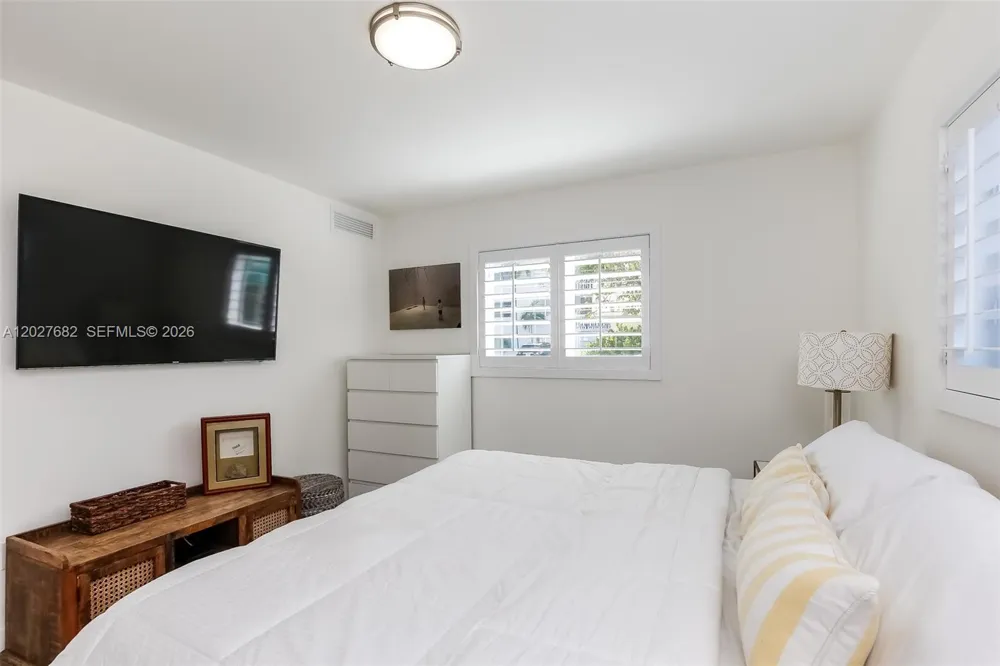 200 Galen Dr #104 Key Biscayne, FL 33149