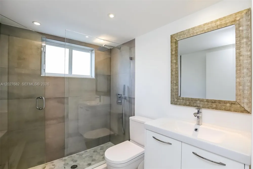 200 Galen Dr #104 Key Biscayne, FL 33149