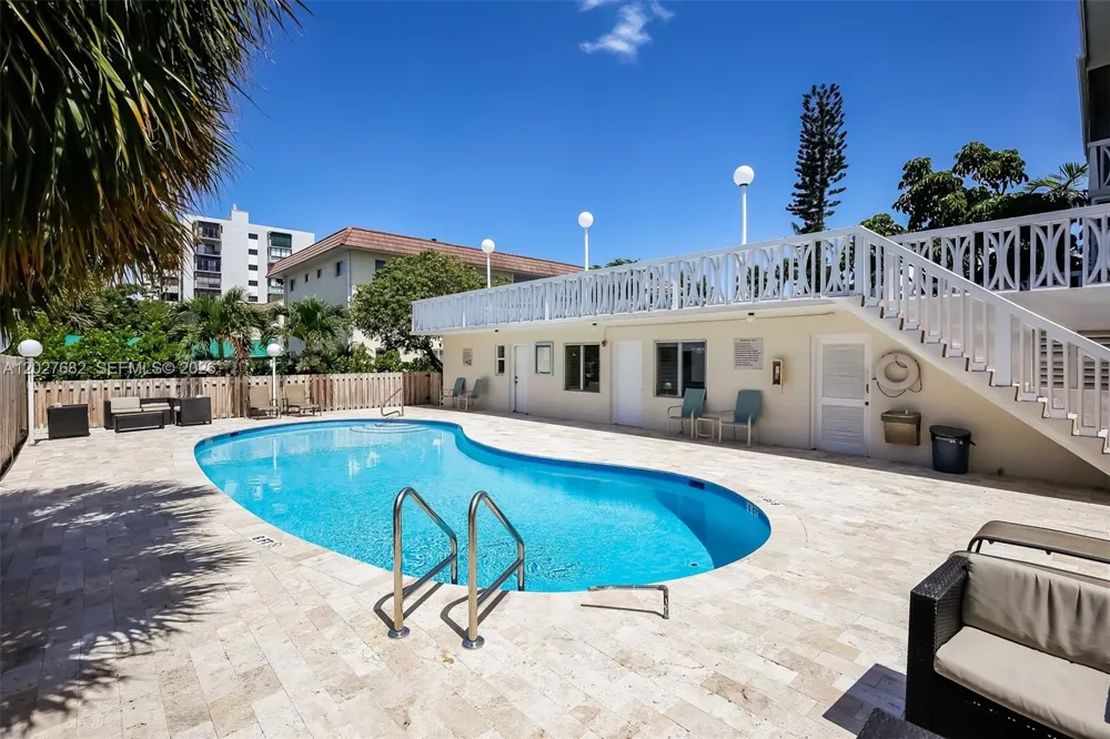 200 Galen Dr #104 Key Biscayne, FL 33149