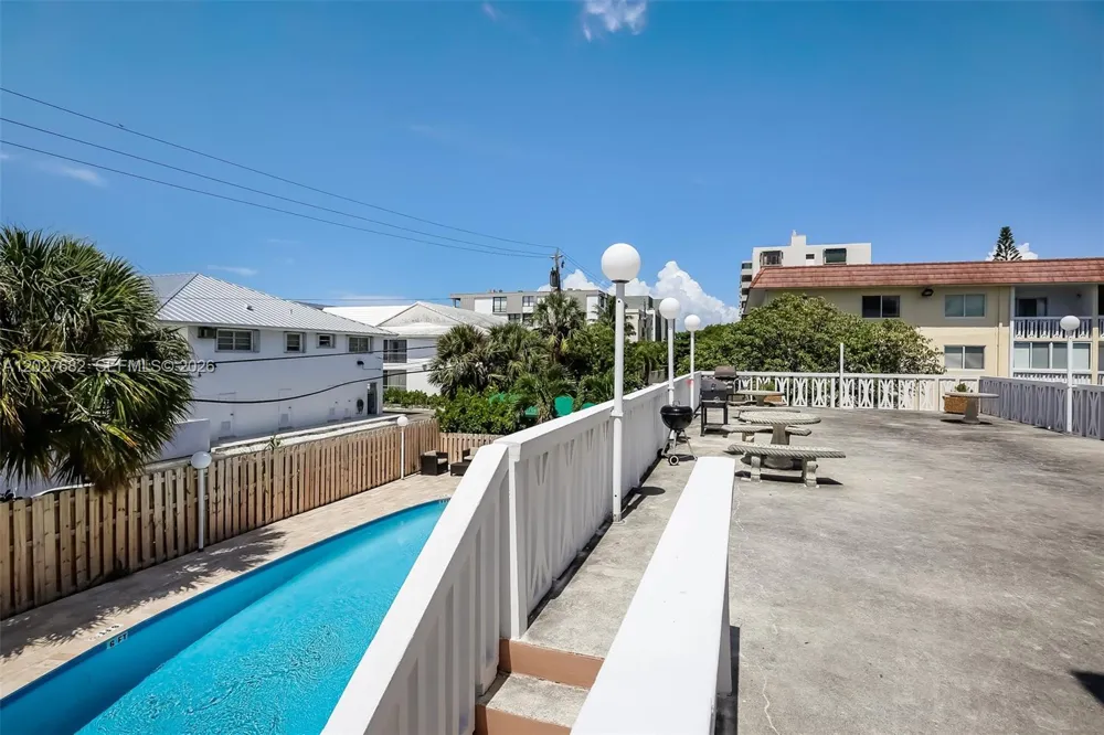 200 Galen Dr #104 Key Biscayne, FL 33149