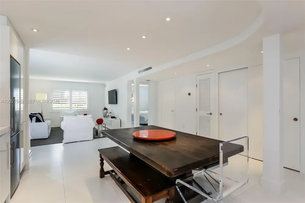 200 Galen Dr #104 Key Biscayne, FL 33149