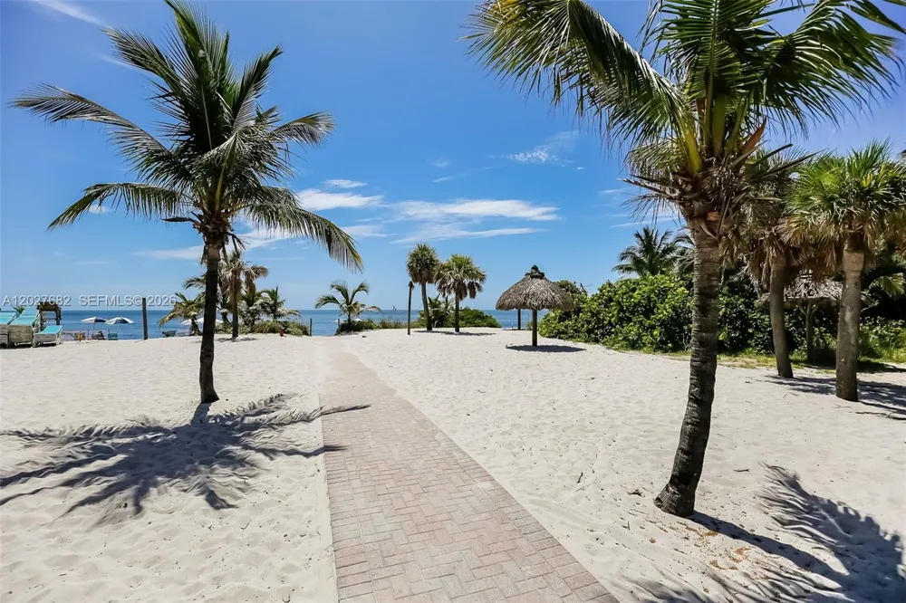 200 Galen Dr #104 Key Biscayne, FL 33149