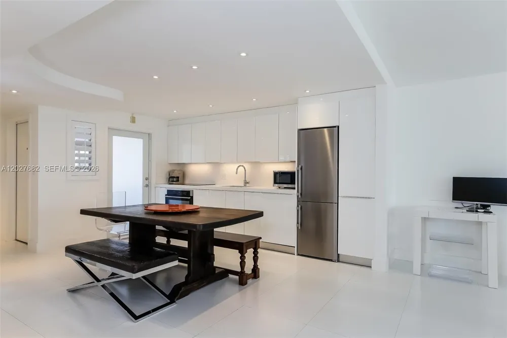 200 Galen Dr #104 Key Biscayne, FL 33149