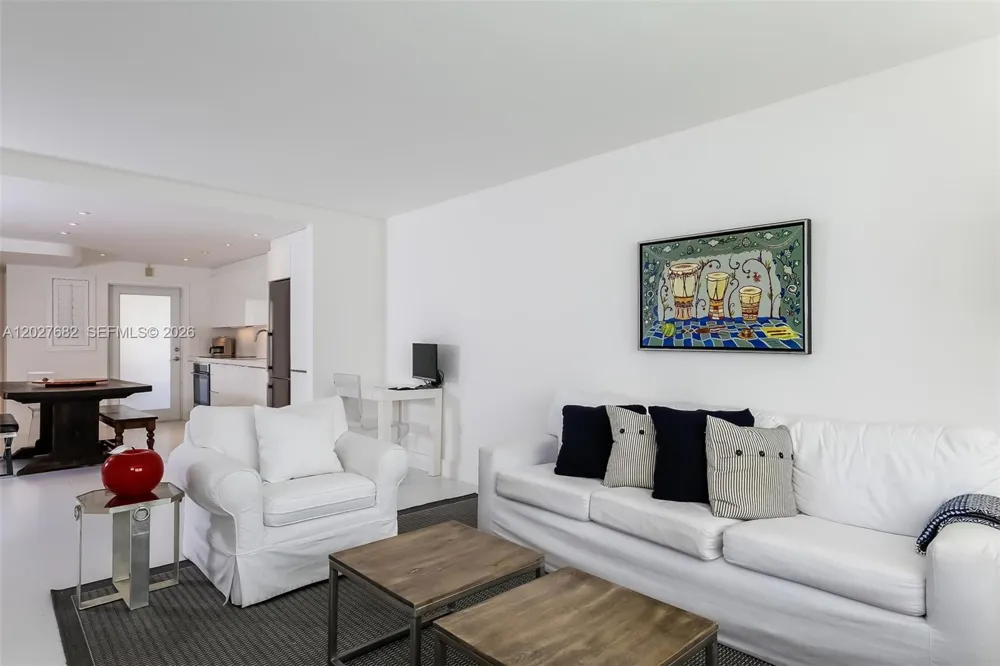 200 Galen Dr #104 Key Biscayne, FL 33149