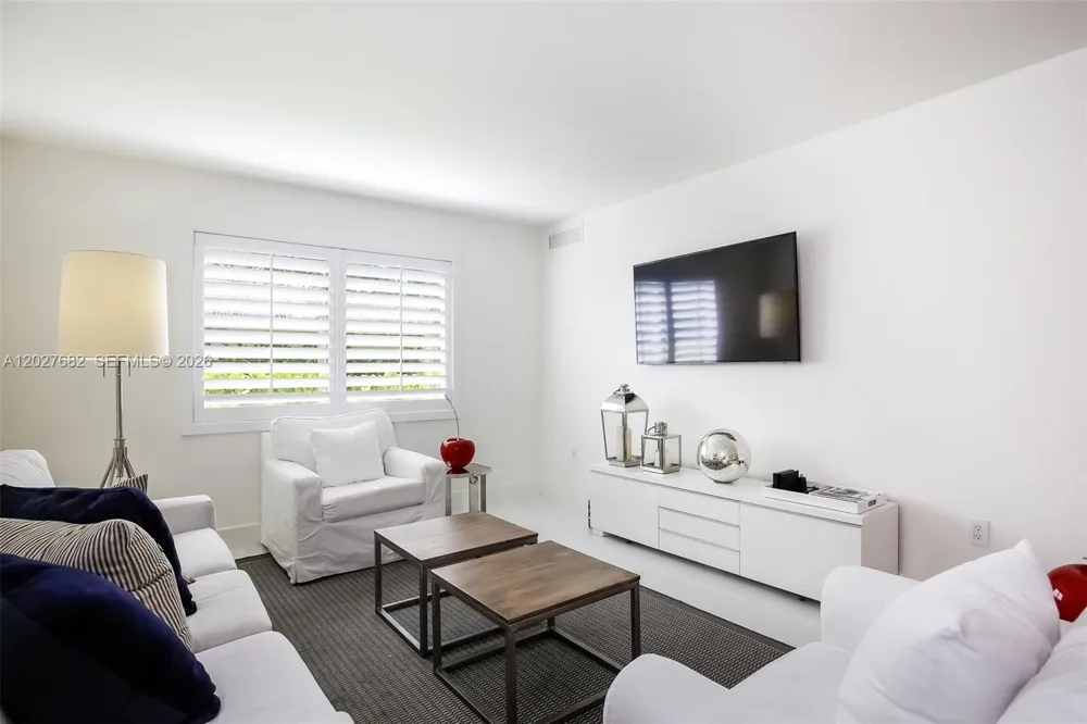 200 Galen Dr #104 Key Biscayne, FL 33149