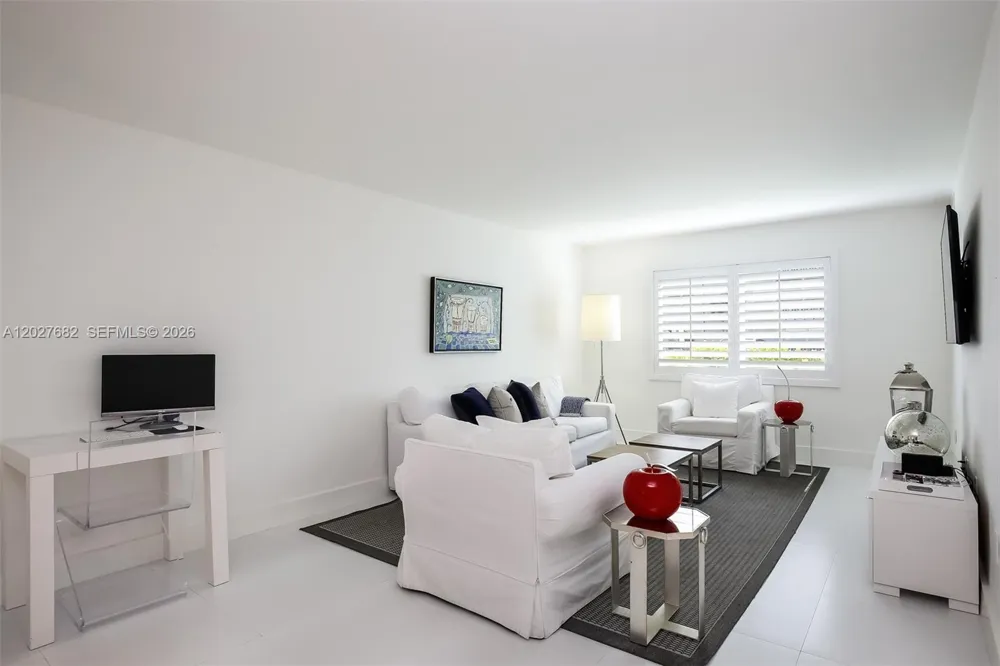 200 Galen Dr #104 Key Biscayne, FL 33149
