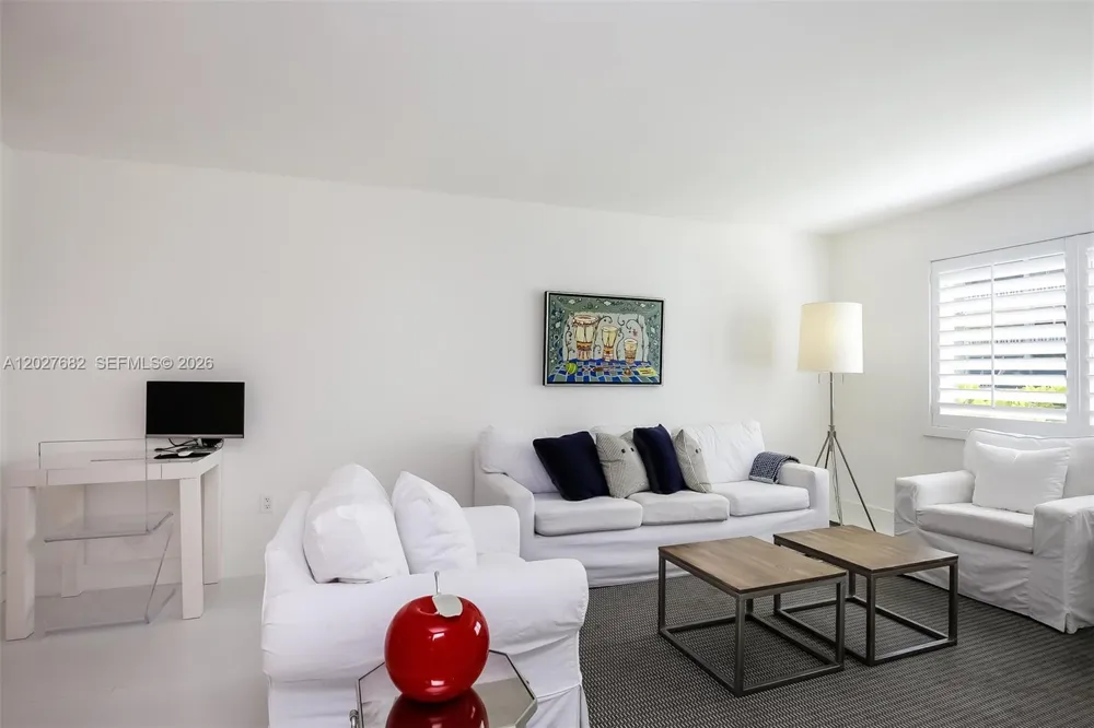 200 Galen Dr #104 Key Biscayne, FL 33149