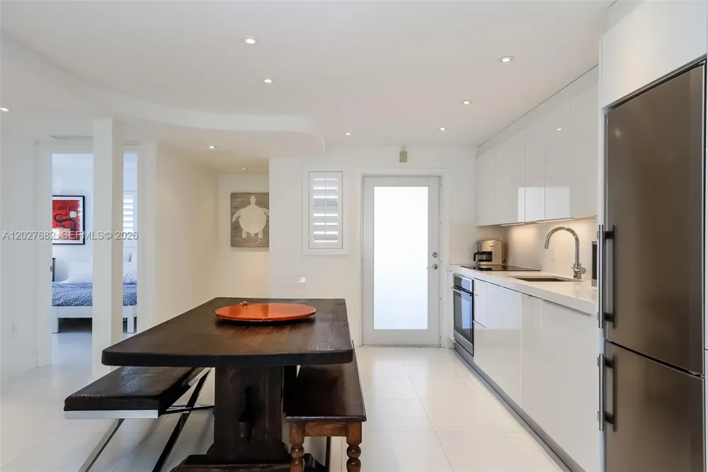 200 Galen Dr #104 Key Biscayne, FL 33149