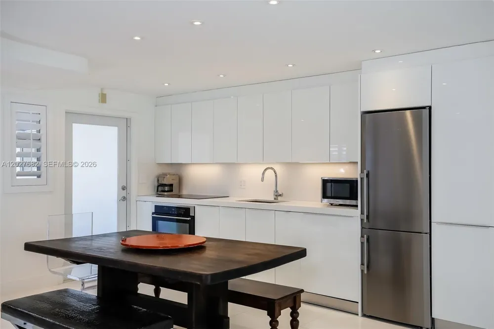 200 Galen Dr #104 Key Biscayne, FL 33149