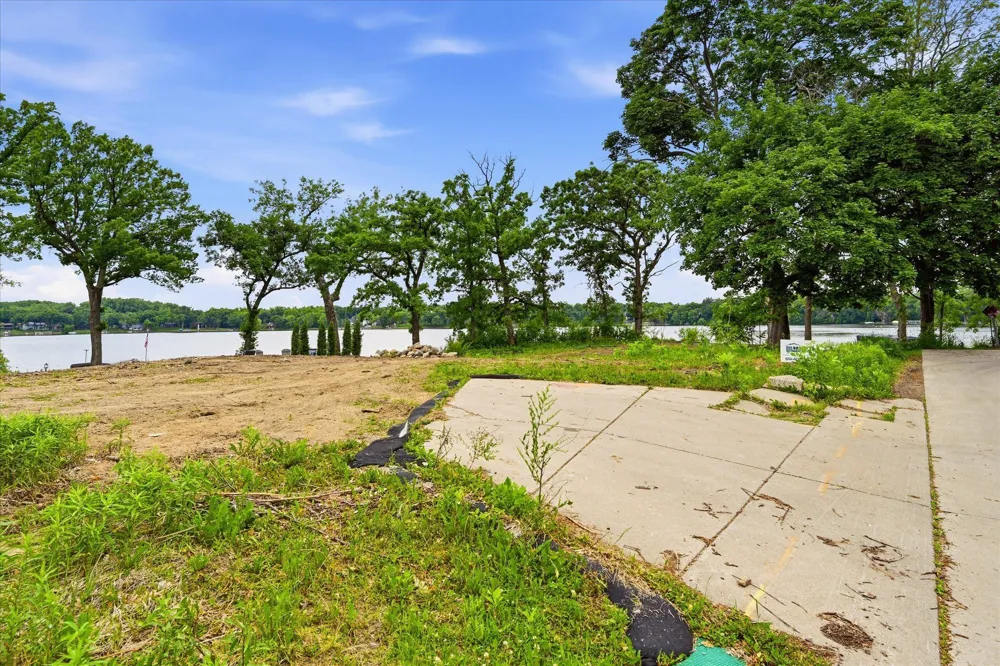 1184 Edgewater Avenue Arden Hills, MN 55112