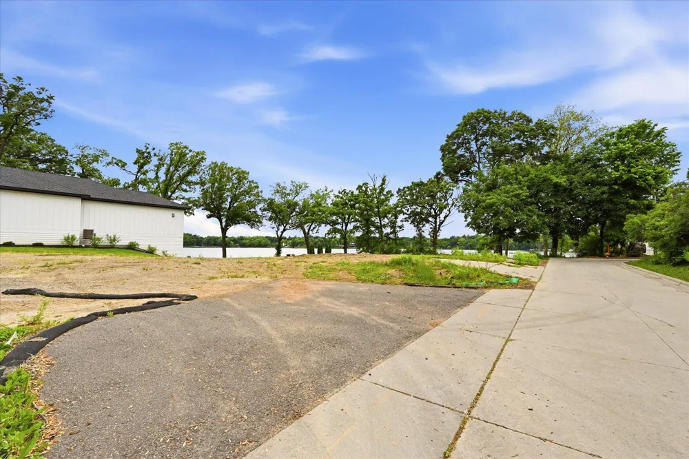 1184 Edgewater Avenue Arden Hills, MN 55112