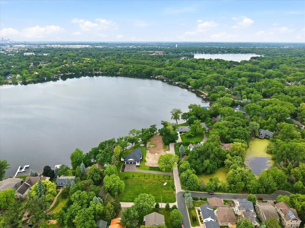 1184 Edgewater Avenue Arden Hills, MN 55112