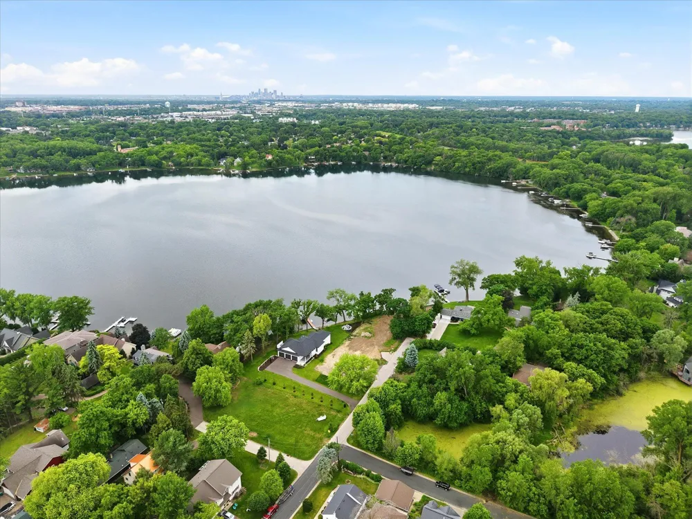 1184 Edgewater Avenue Arden Hills, MN 55112