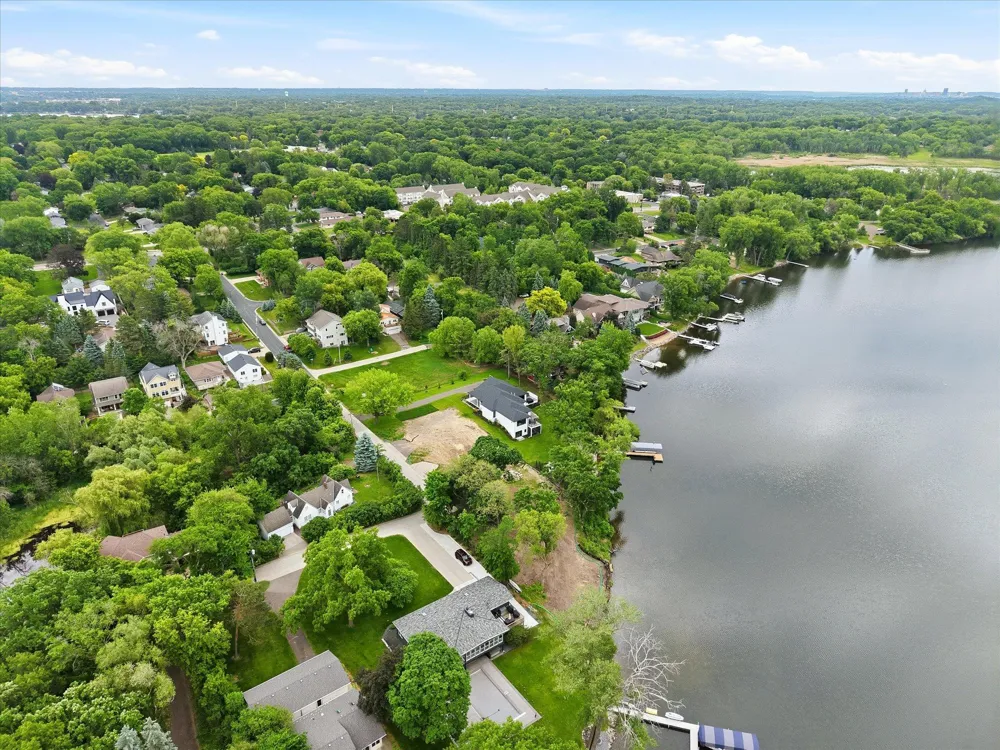 1184 Edgewater Avenue Arden Hills, MN 55112
