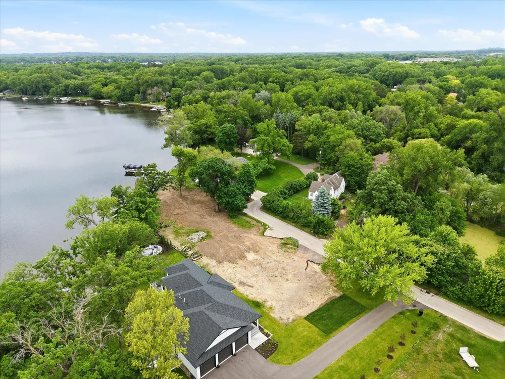 1184 Edgewater Avenue Arden Hills, MN 55112