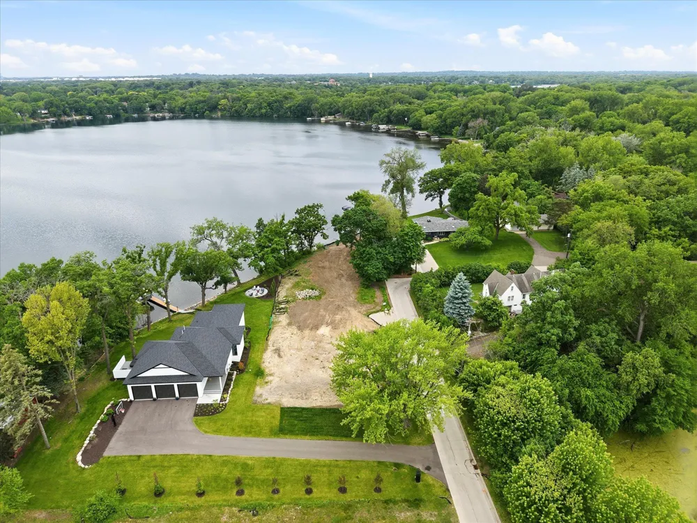 1184 Edgewater Avenue Arden Hills, MN 55112