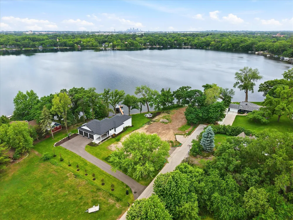 1184 Edgewater Avenue Arden Hills, MN 55112