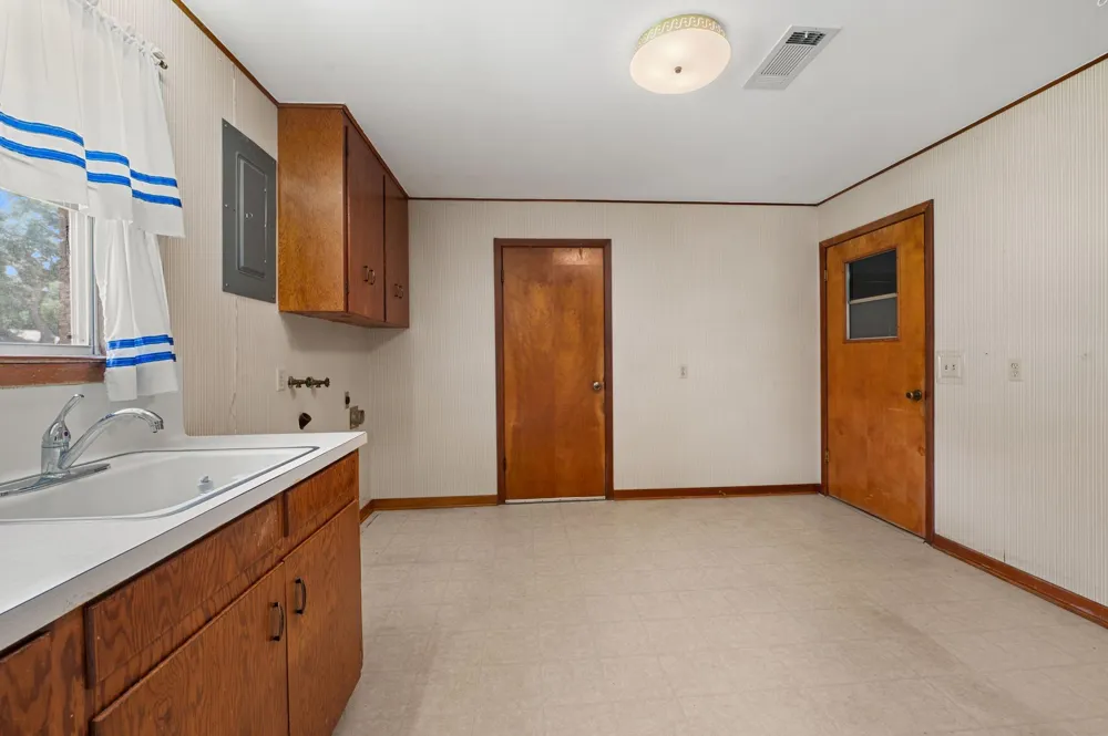 519 Dan Street East Bernard, TX 77435