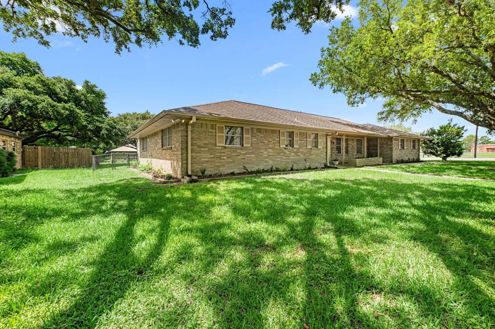519 Dan Street East Bernard, TX 77435