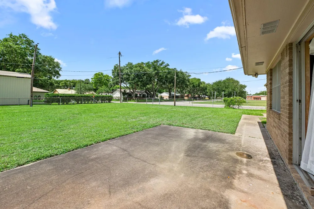 519 Dan Street East Bernard, TX 77435