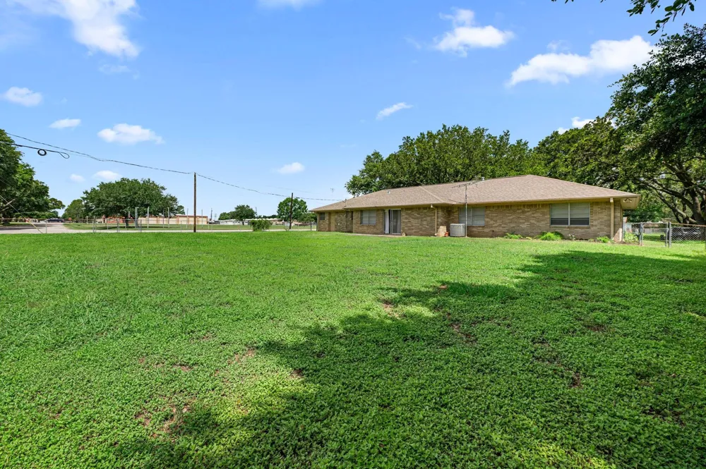 519 Dan Street East Bernard, TX 77435