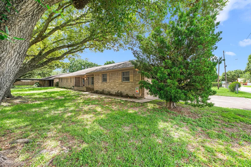 519 Dan Street East Bernard, TX 77435