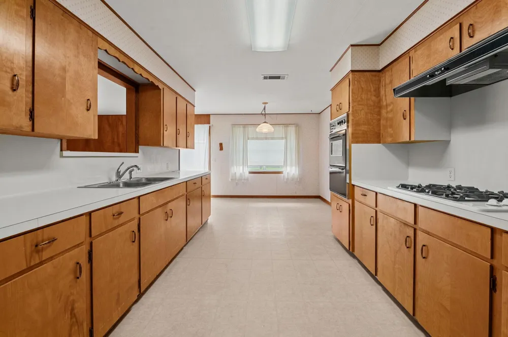 519 Dan Street East Bernard, TX 77435