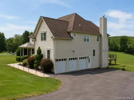 15 Christina Way Milton, NY 12547