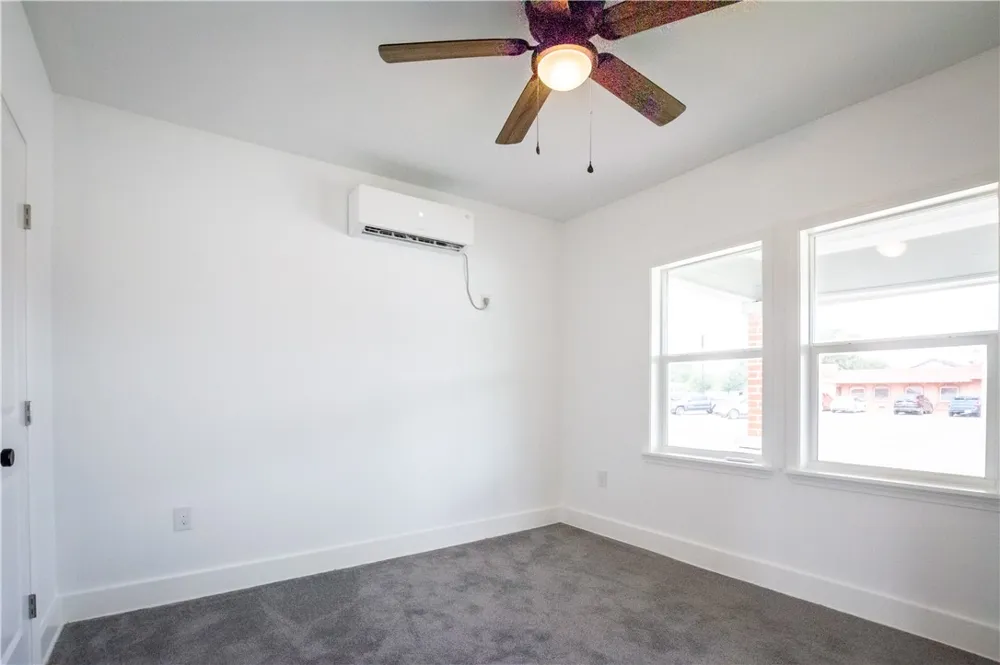 413 South San Patricio Sinton, TX 78387