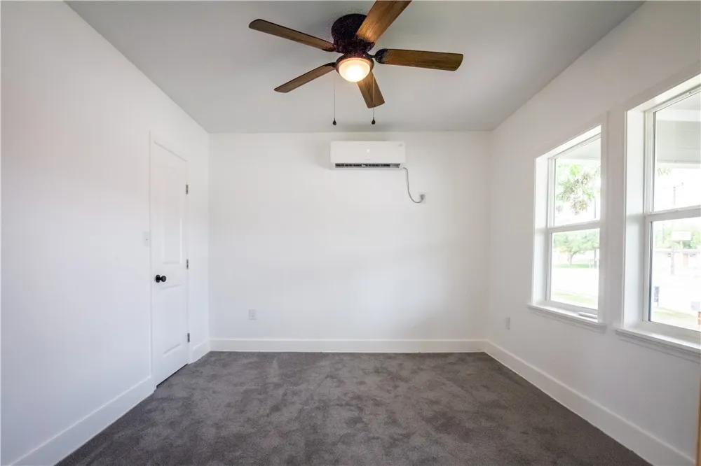 413 South San Patricio Sinton, TX 78387