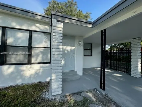 3904 SW 58th Ave