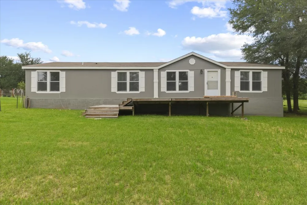 4140 County Road 467 Elgin, TX 78621